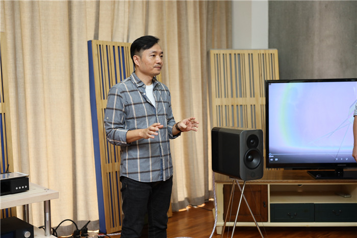 优声美影创始人覃春来先生解答问题.jpg