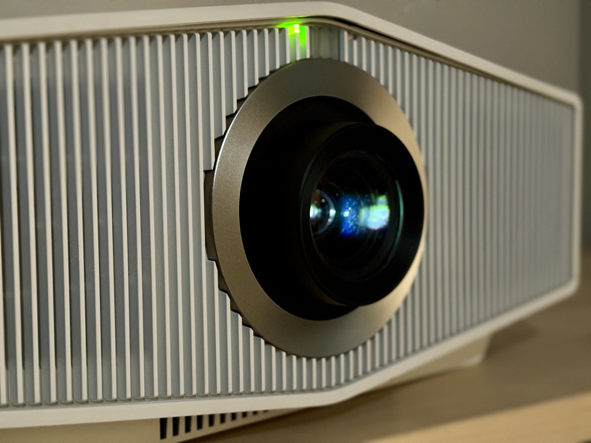 Lcd projector Camera lens Output device Lens Camera.jpg