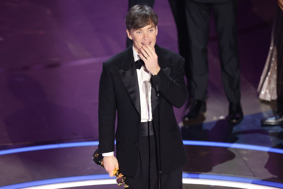 cillian-murphy-accepts-the-lead-actor-award-for-oppenheimer-news-photo-1710125542.jpg