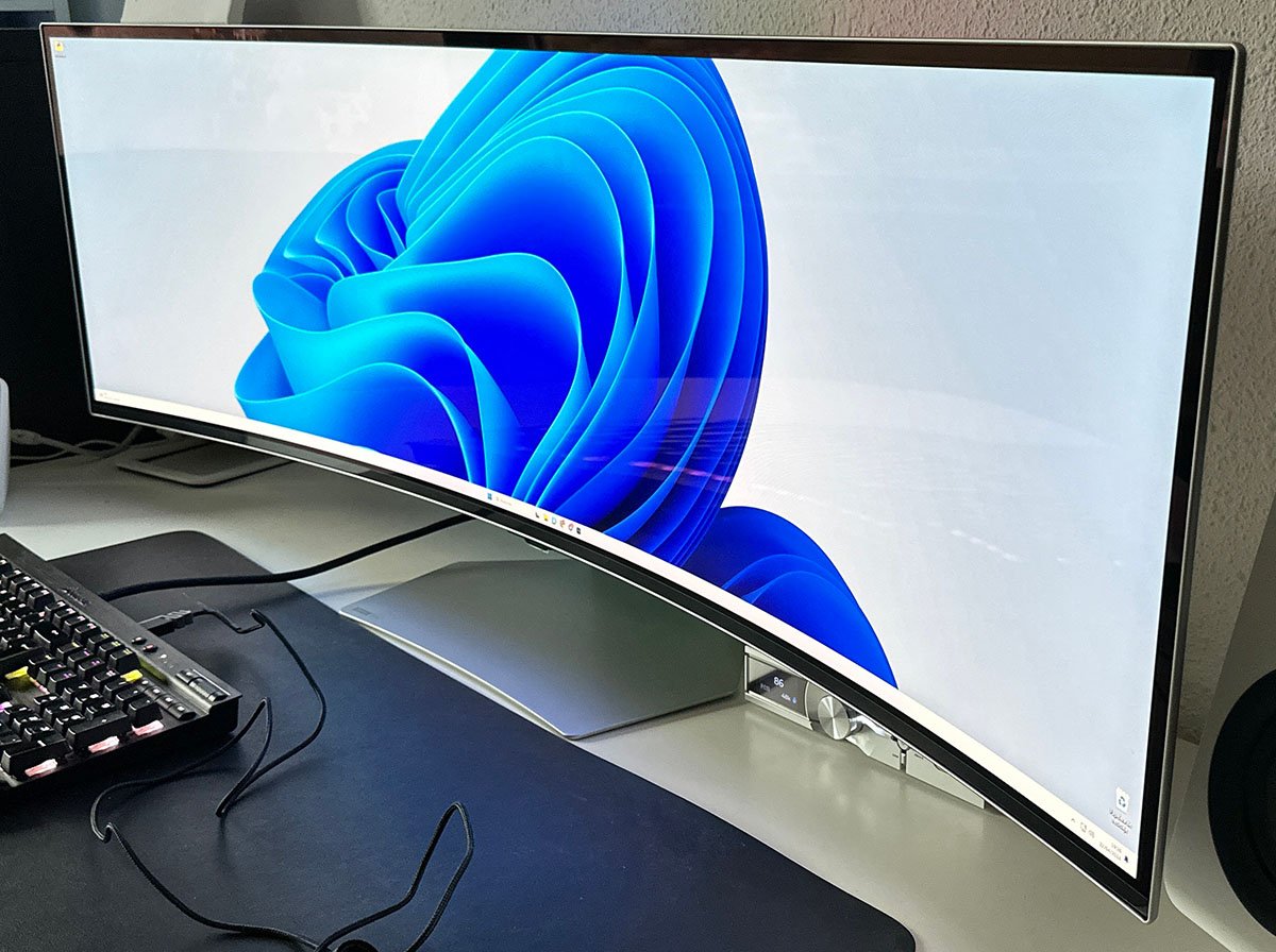 análisis Samsung Odyssey OLED G9 (G95SC) vista late.jpg
