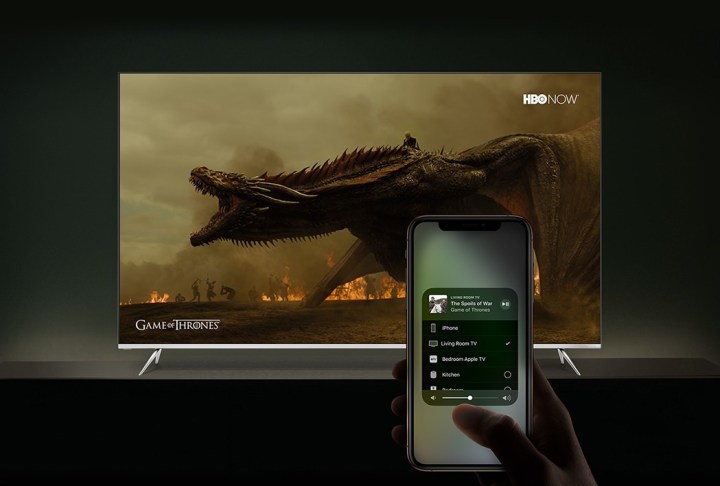 AirPlay 2 正在通过 iPhone 在 Vizio 电视上使用。.jpg