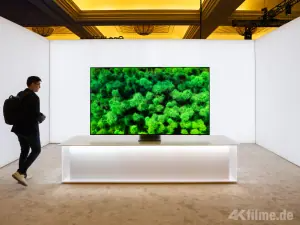 CES 2025 上三星 RGB Micro LED 电视采用绿色显示屏.png