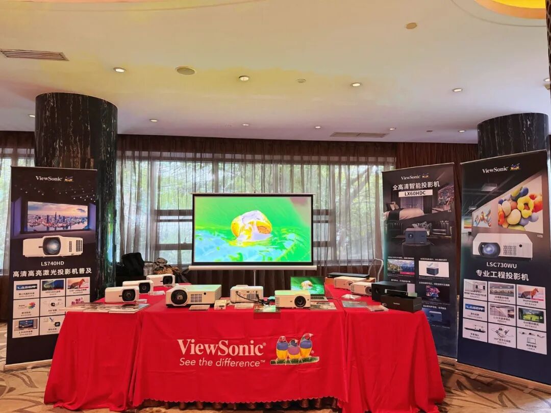 优派携多款创新投影产品亮相集成天下读书会四川站，全面赋能商用、教育及沉浸应用场景